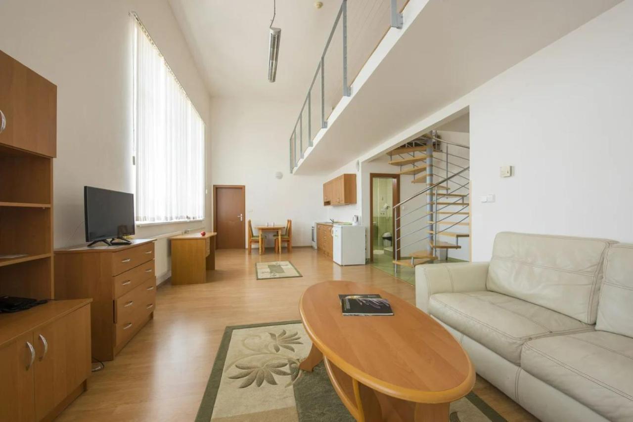 Hotel Spolcentrum Свит Экстерьер фото