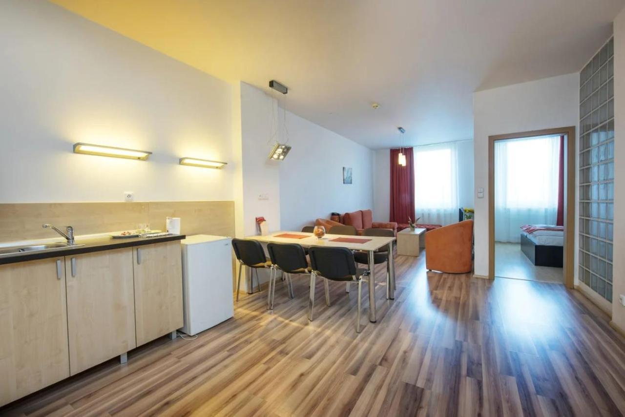 Hotel Spolcentrum Свит Экстерьер фото