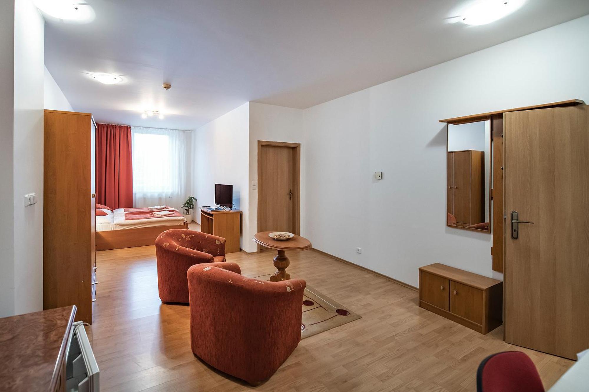 Hotel Spolcentrum Свит Экстерьер фото